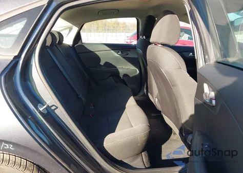 2021 Kia Forte Lxs z USA, uszkodzony, nr VIN 3KPF24AD2ME347548